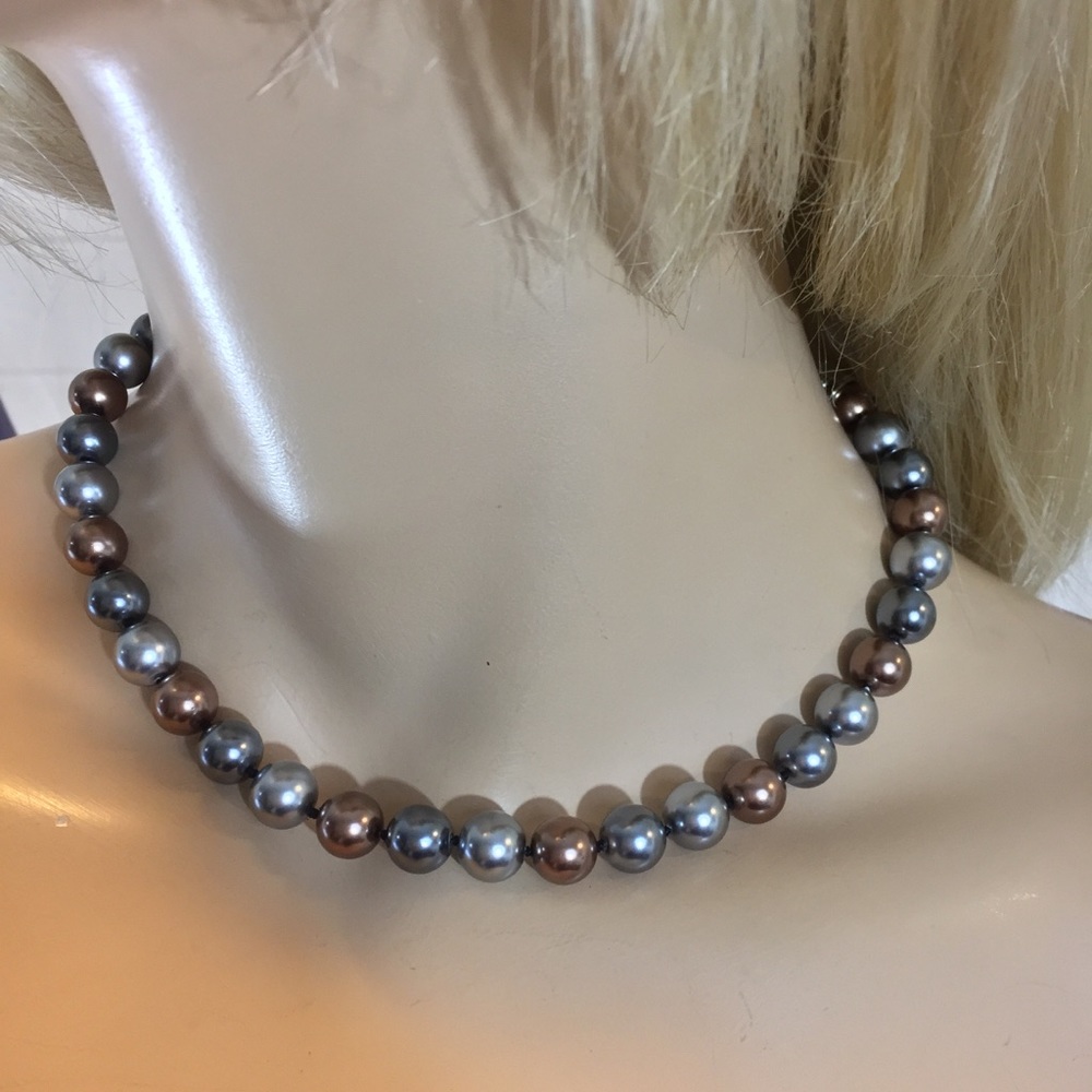 🆕 Kissaka Multi Tone Pearl Necklace